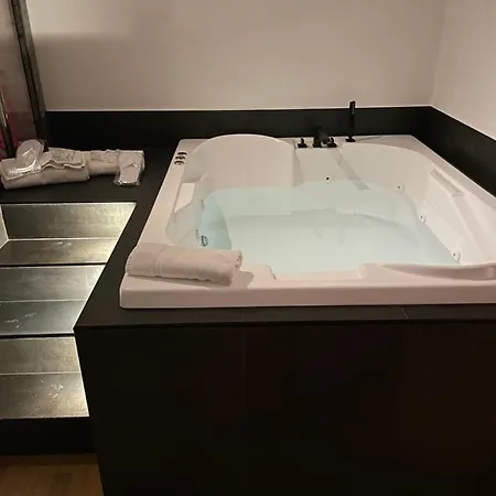 Royalroom2.0-Relaxing Spa & Luxury Apartments Lido di Ostia Exterior photo